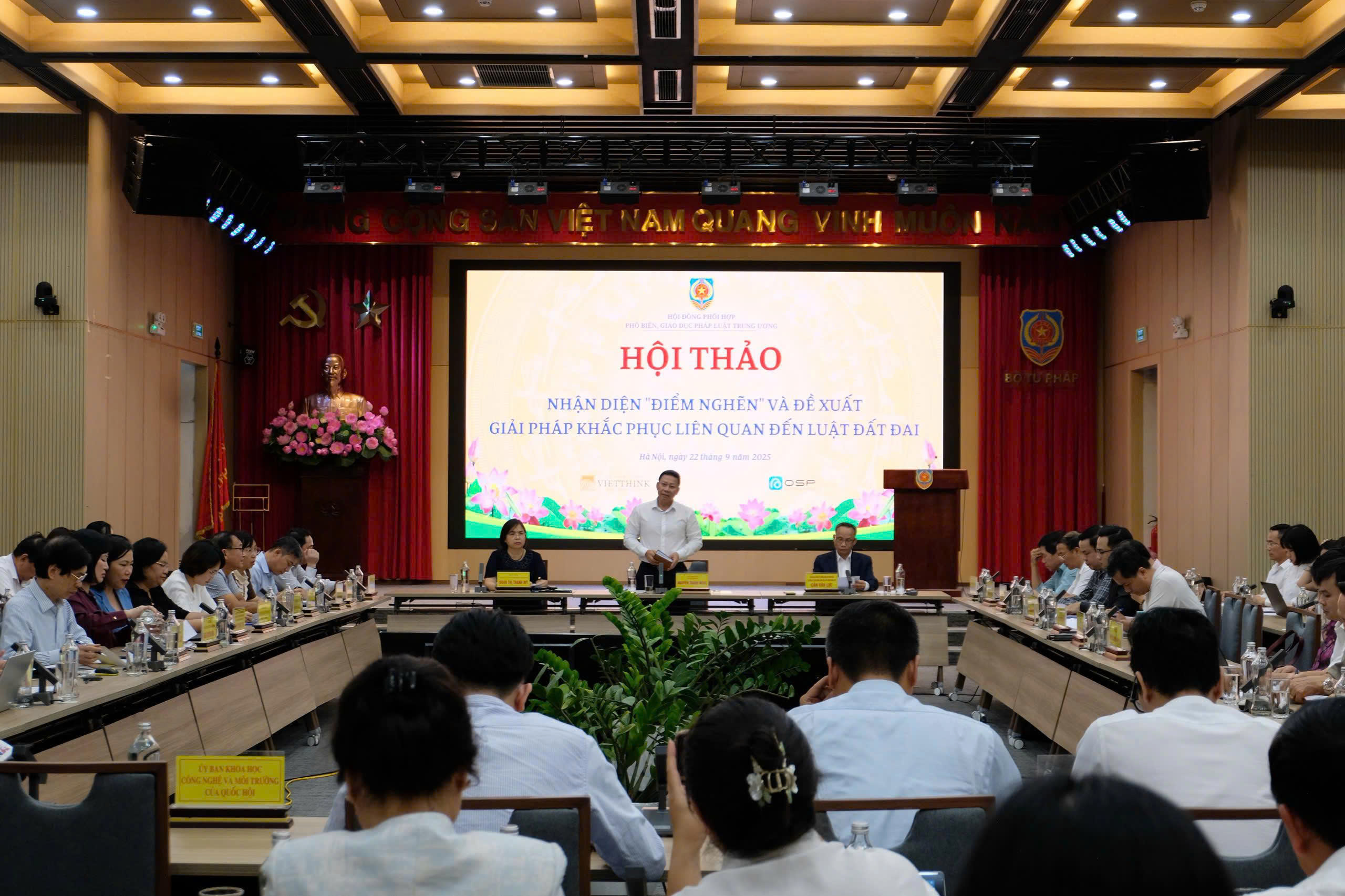 Thứ trưởng Bộ Tư pháp Nguyễn Thanh Ngọc phát biểu khai mạc Hội thảo.